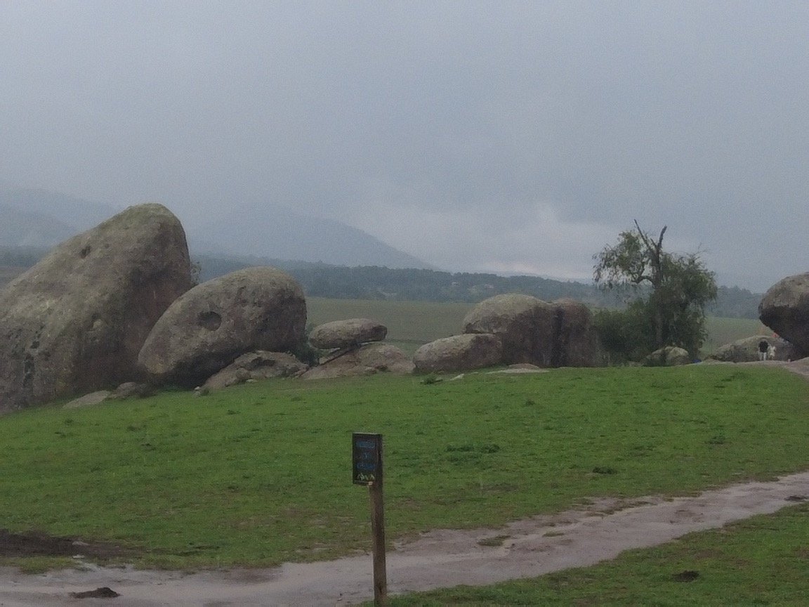 Entre Gigantes de Piedra: Mi Aventura en el Valle de los Enigmas